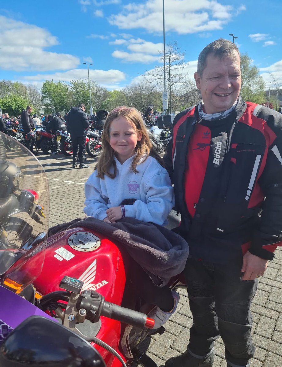 sam_alcroft's tweet photo. A big shout out to Al (English Al) as he is known, from Shieldhall, and his biker friends for making the children’s day at QEUH Glasgow Children’s Charity , hundreds of bikers parading through hospital , kids faces were a picture ❤️ @CoopFuneralcare @coopukcolleague @coopuk https://t.co/6rFamo41ss