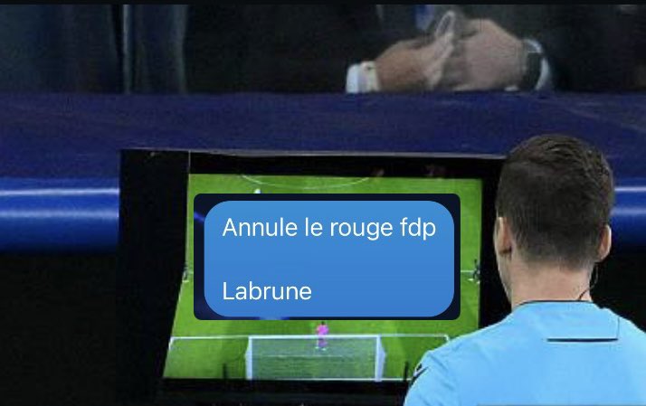 🚨📸 La notification LUNAIRE apparue sur l’écran de la VAR de François Letexier lors de l’annulation du rouge de Lucas Stassin. 😳😳

(crédit photo : le V)

#ASSEOL #derby #Ligue1 #TeamOL