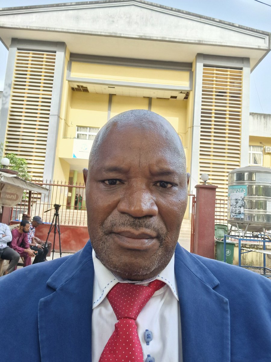 Tous les acteurs du 3ème mandat d'Alpha condé sont actifs au sein du C N R D et son clan. 
On ne peut faire toujours les mêmes erreurs et attendre à un résultat différent  les mêmes causes produits les mêmes effets 
A S G D association sauvons le Général Doum