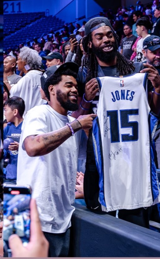 209KingsGuardGG's tweet image. Stockton Rapper @EasterJigga &amp;amp; @StocktonKings @SacramentoKings Player @masonjones2 

Gifts Easter with Personal his Personal @SacramentoKings Jersey 

#StocktonKings #209 #OurTownOurCrown