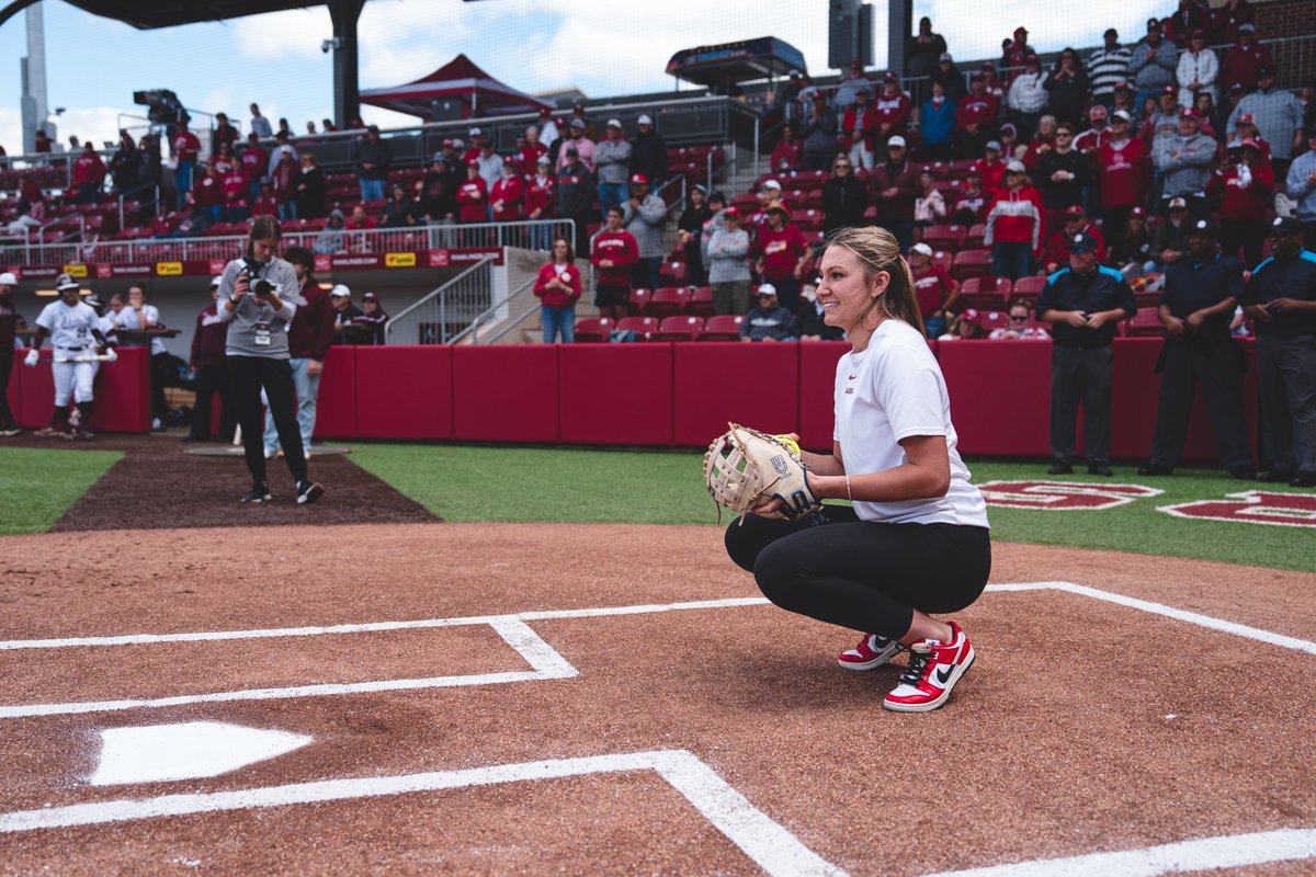 K9 sighting for today's first pitch ❕

#ChampionshipMindset | <a href="/kinziehansen/">Kinzie Hansen</a>
