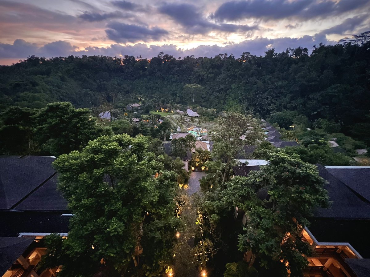 grhdez's tweet photo. @archi_tradition @RitzCarlton Mandapa in Bali 🙏 https://t.co/BCQH4z2I94