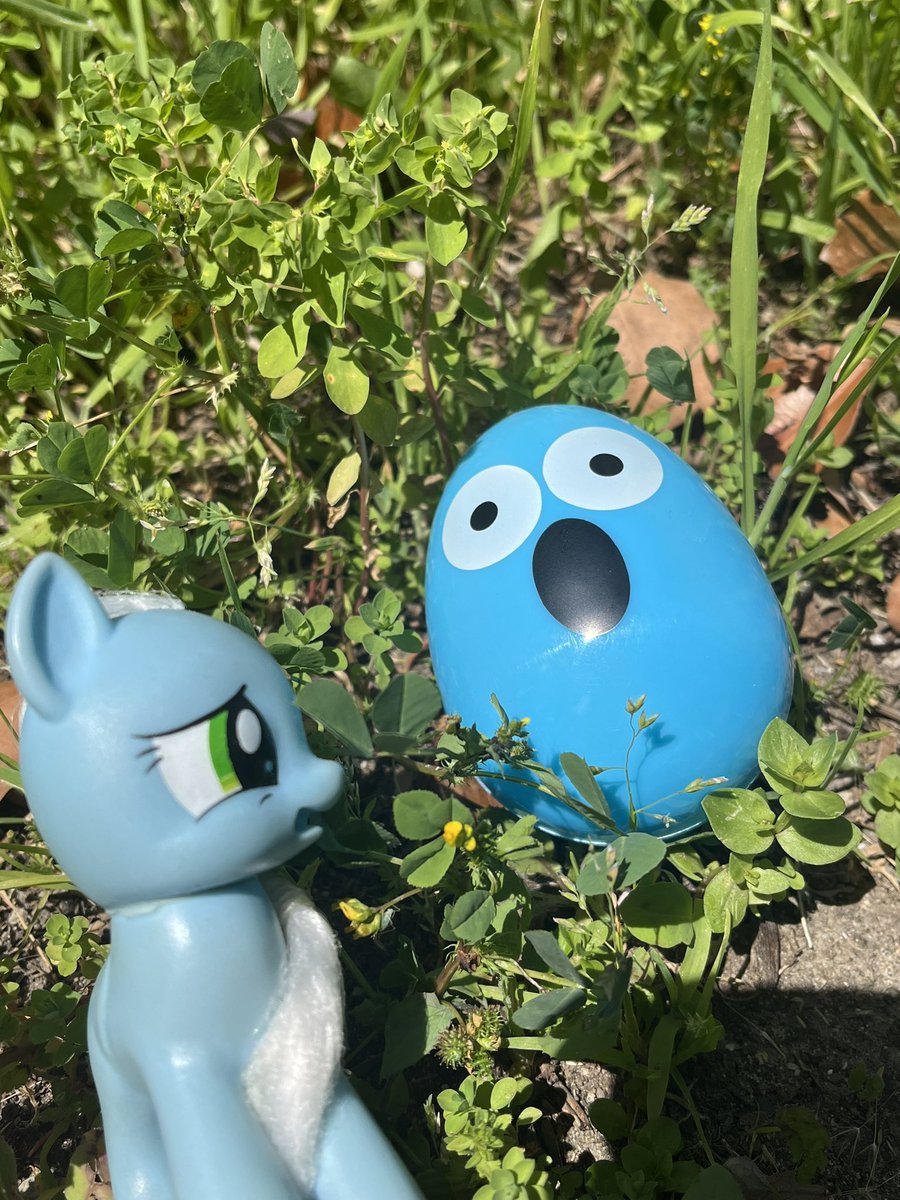concerned_pony's tweet photo. Why is this egg familiar… Happy egg day everyone! 🐣 #mylittlepony https://t.co/FiRt9EaMGX