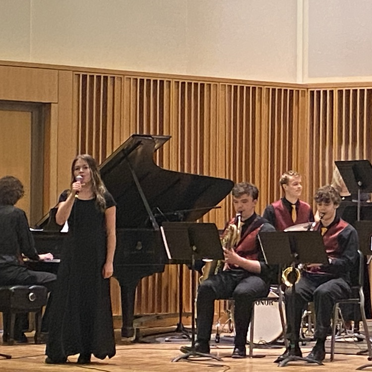 fcs_activities's tweet photo. Fantastic weekend of jazz for the FCHS jazz band! They walked away with a well deserved "Runner Up" award in their division (school size).  A 24 hr Flitz of nonstop, jazz, 80 schools, intro to the university of Idaho, world-class musicians performing, great food &amp; great fun! https://t.co/dnei7Oilms