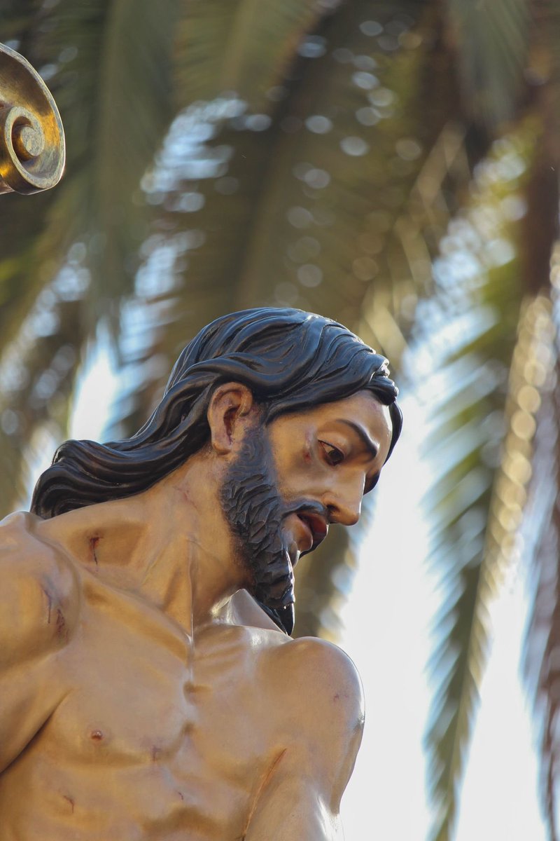 “¿Por qué buscáis entre los muertos al que vive? 
No está aquí, el Señor ha resucitado.”

~ Lucas (24, 5-6) ~

¡Feliz Pascua de Resurrección!

#EstudiantesVlz
#ColumnaYRosario
#CofradíasVM