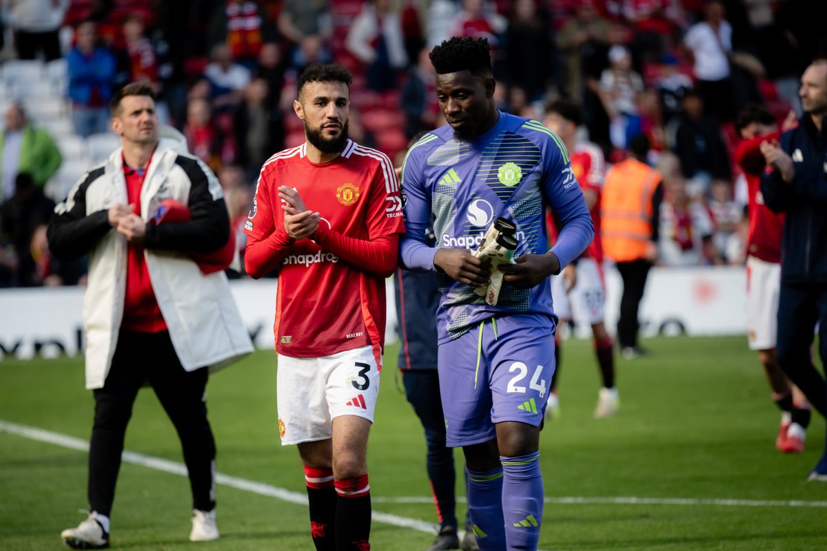 ManUtd's tweet photo. The past four days have been mixed, but your support has been superb as ever — thank you 👏

#MUFC || #MUNWOL https://t.co/gDse1wnHah