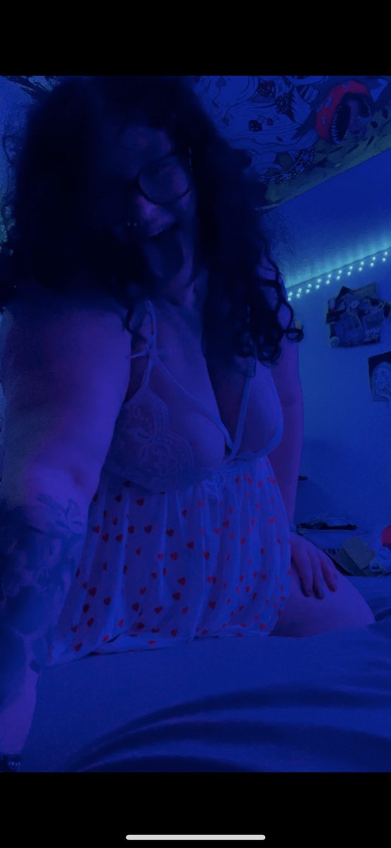 Lani19191's tweet photo. do you like my new lingerie daddy? #utah #utahbbw #bbw https://t.co/6LhwFLv9gL