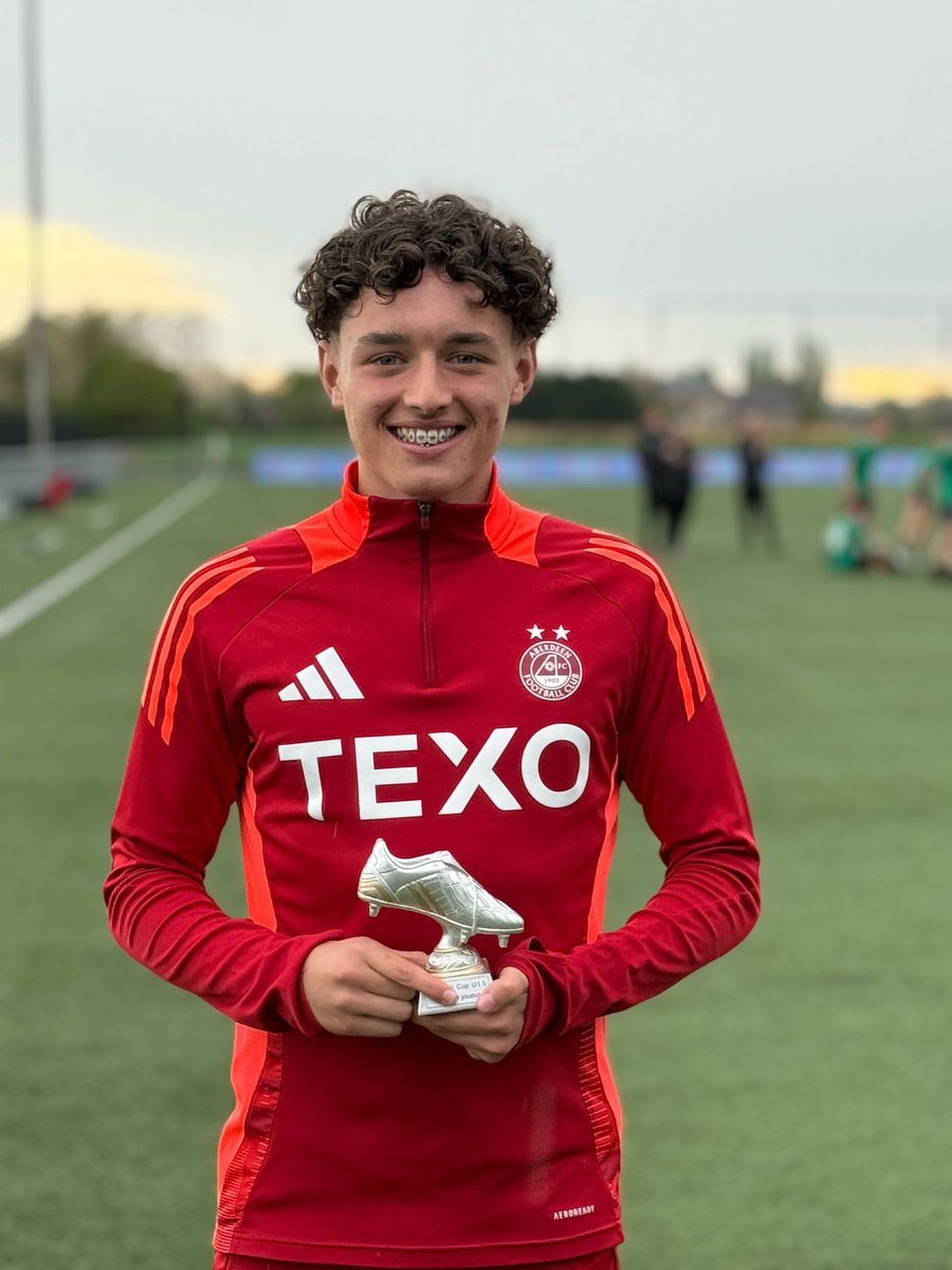AberdeenFCYouth's tweet image. 🏆🇧🇪 Great experience for our U15’s at the CMDB Elite International Tournament in Charleroi. Knocked out in the Semi Finals on penalties and the only team to take points off eventual winners Royal Antwerp FC. 
Well done to JJ Hulse getting player of the tournament award! 🏆👏👏