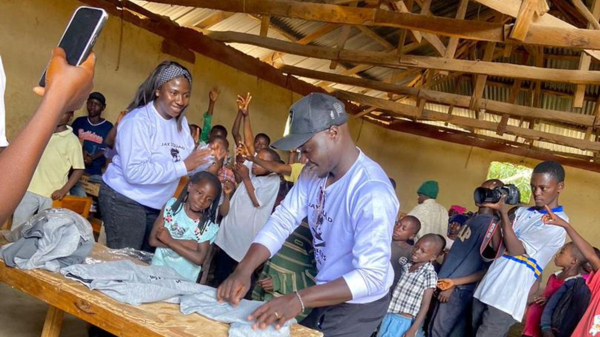 jaysquadbarber1's tweet photo. Spreading love the best way we know how!
Team Jaysquad brought Easter joy to the amazing kids at House of Recab Orphanage, Jos.

#LoveInAction #EasterWithPurpose #JaysquadCares https://t.co/pUg2L92FLN