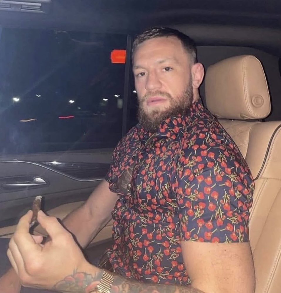 Hoodville_'s tweet photo. When she hands you back the blunt after she randomly shares an atrocious hœ story from her past https://t.co/3A3UxEPgfu