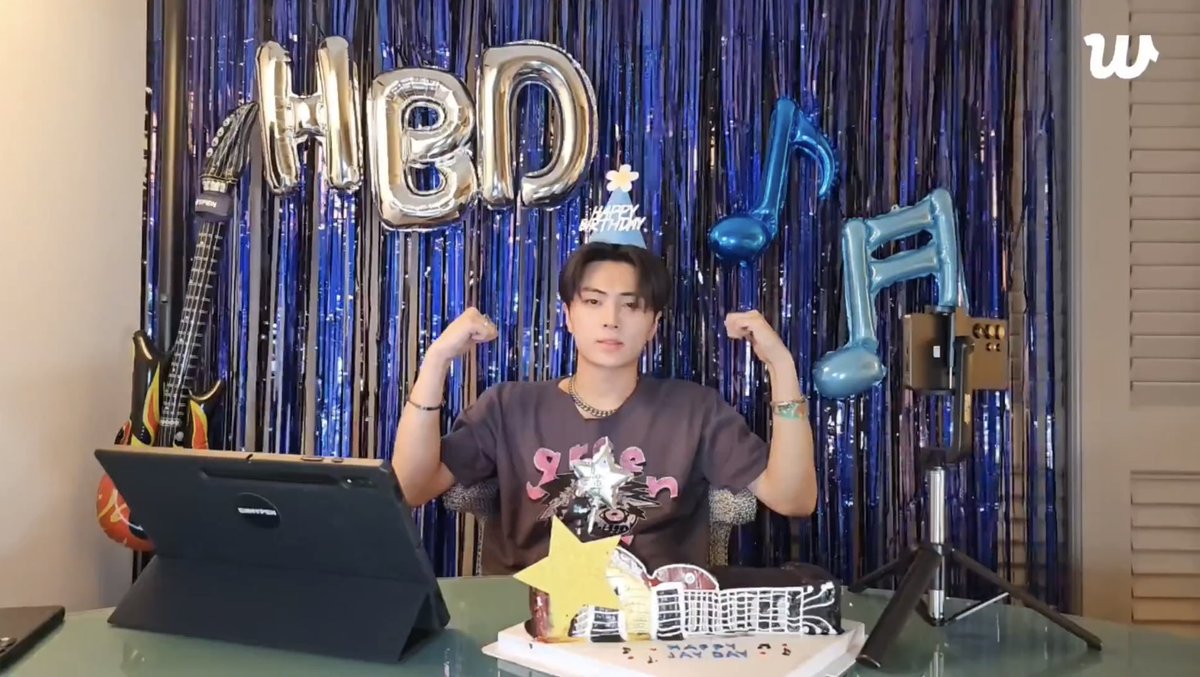 enhypenupdates's tweet photo. [EN-LIVE BIRTHDAY RECAP🌟] 250420
“JAYCHELLA”

🐈‍⬛: Hello guys~
🐈‍⬛: It’s my birthday!
🐈‍⬛: It’s past 12 so it’s my birthday~

@ENHYPEN_members @ENHYPEN #ENHYPEN #엔하이픈 https://t.co/o2TfydIiqj