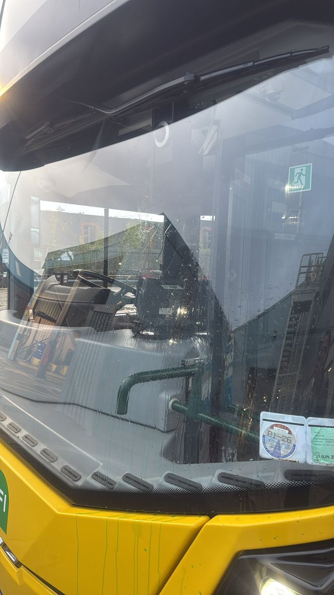 NBRU_DUBLIN's tweet image. @OCallaghanJim @DarraghOBrienTD @VirginMediaNews @Independent_ie @IrishTimes @rtenews @Limerick_Leader @limerickpost @Live95Limerick 

Antisocial behaviour in Moyross about an hour ago. Bus attacked by a gang of about youths. They threw a large rock through the middle doors.