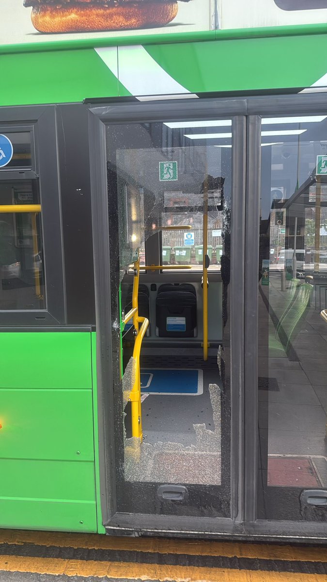 NBRU_DUBLIN's tweet image. @OCallaghanJim @DarraghOBrienTD @VirginMediaNews @Independent_ie @IrishTimes @rtenews @Limerick_Leader @limerickpost @Live95Limerick 

Antisocial behaviour in Moyross about an hour ago. Bus attacked by a gang of about youths. They threw a large rock through the middle doors.