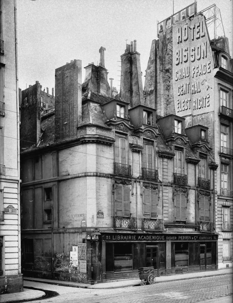 ZManArtStu23826's tweet photo. Hôtel Feydeau de Montholon-
Immeuble 35 Quai Grands Augustins - Paris - 75006 France built (1676-1710)🩶
#architecture #archnerds #antique #beautiful #design #Paris #ParisRain #InstitutDeFrance #FrenchArchitecture #HiddenParis #TravelVibes #CityOfLight #vacation #vacations #vacationtime #vacationmode #vacationrental #vacationhome Places I will never get to see!