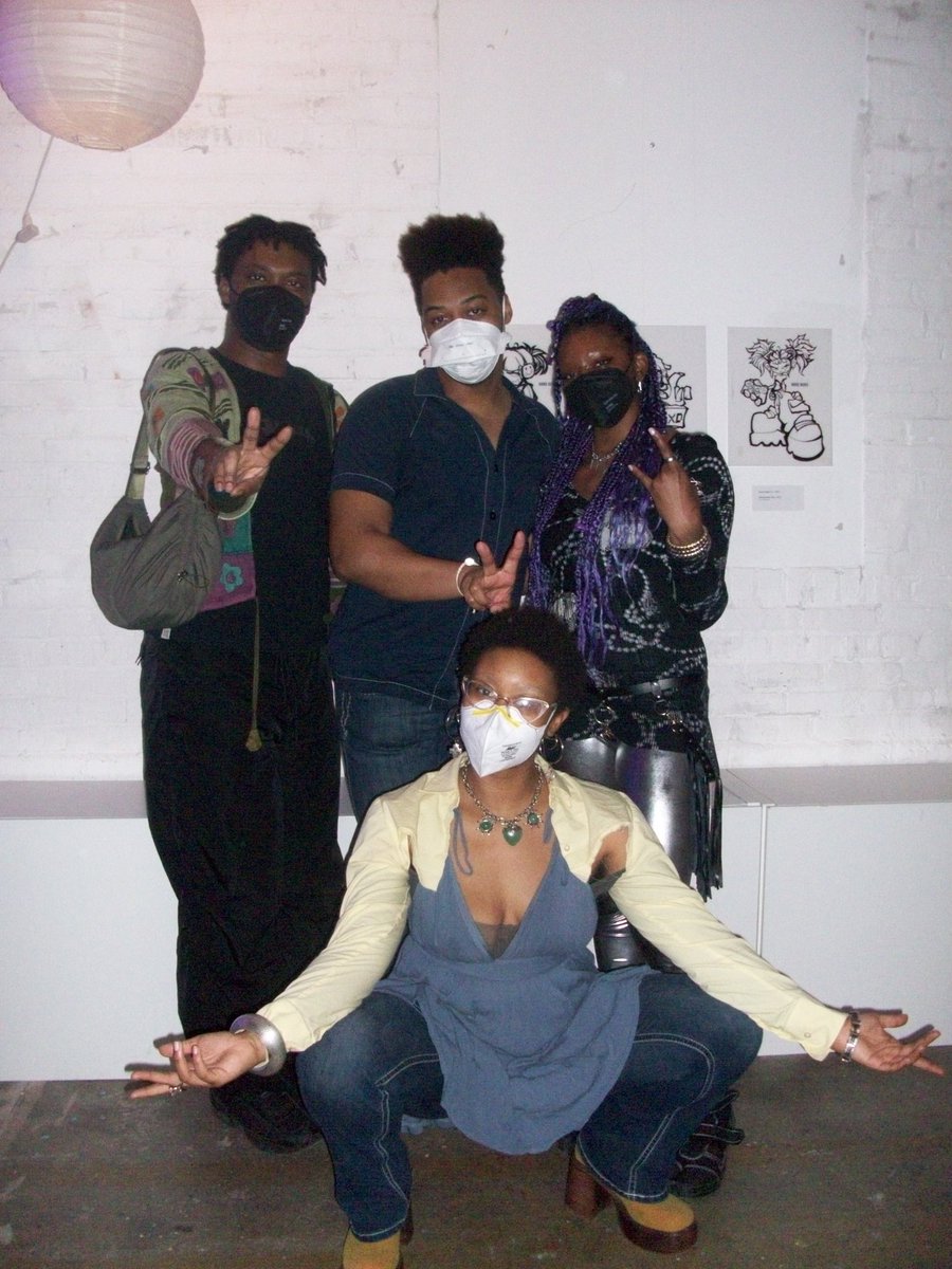 julianmgreen's tweet photo. besties and i at last night’s show 🥰 https://t.co/EdFu9z2PyG