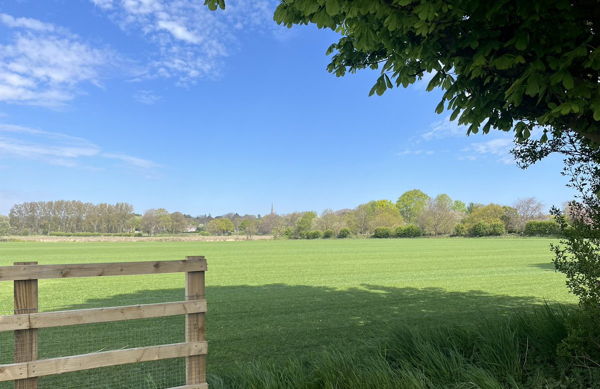 A wholesome Easter Sunday with beautiful weather. Egg hunts, church, a dog walk through the village and time spent with family 😌 Appreciative of small, but important, things in life ❤️