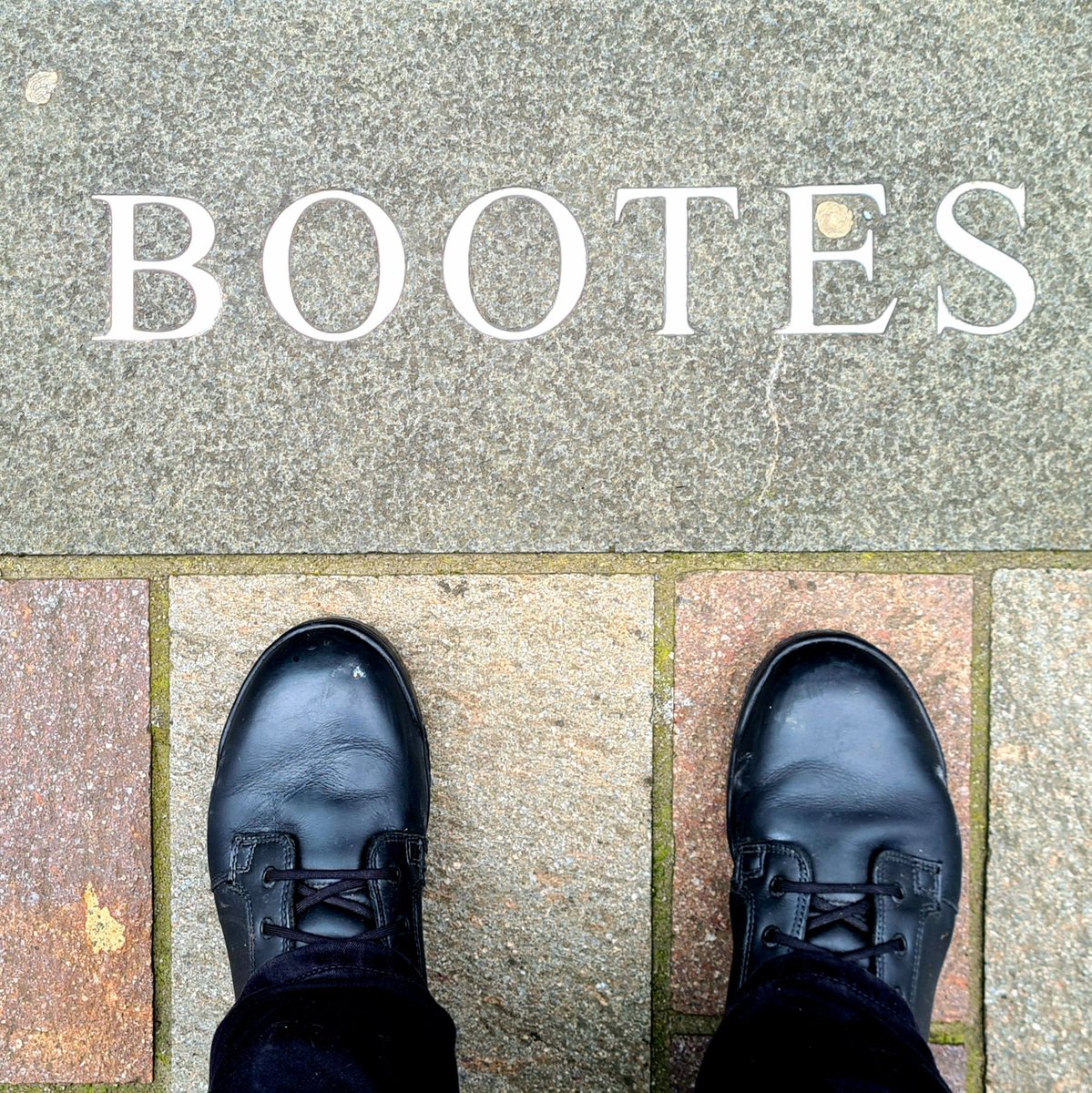 is_glasgow's tweet photo. This is part of a rather cool street art installation of star constellations set into the pavements around the Broomielaw in Glasgow, and I had to go and ruin it with this rather poor visual pun!
#glasgow #dadjoke #streetart #bootes https://t.co/LmskCtR5cr