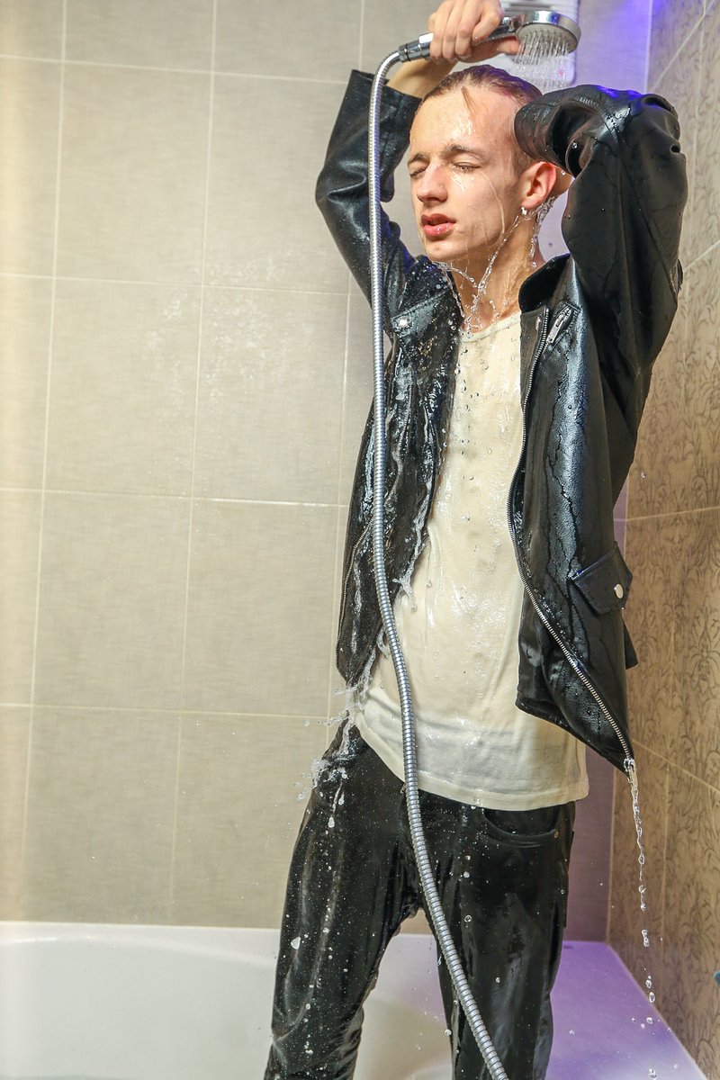 leathercz22's tweet photo. #maninleatherjacket #leather #leatherman #leatherjacket #leathergayboy #leatherwet #leathergay #leatherguy #leatherboy #leatherfetishboy #leatherwetgay #leatherfetish #wetleatherjacket #wetleather #gaywetfetish #gayleather #gayleatherfetish #gayfetishwear #gaywetleather #gaywet https://t.co/MIGjk8eEvY