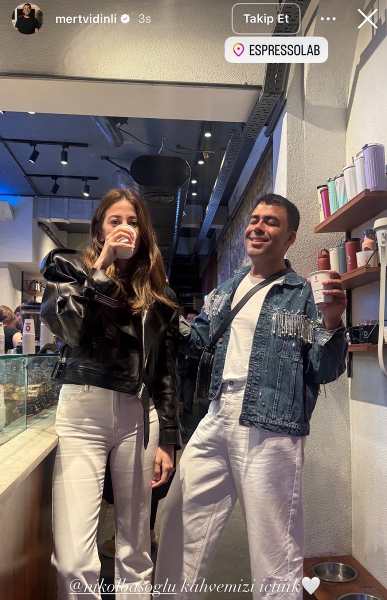 Mert Vidinli’nin espressolabli instagram storysini gördüm ciddi şok oldum. Mert Vidinli’den ve cenahından bir beklentim yok açıkçası ama bir insan kendi ayağına nasıl sıkabilir böyle aklım almadı. Tarihe geçecek bir cancellanma yemeli bu yok sayış.