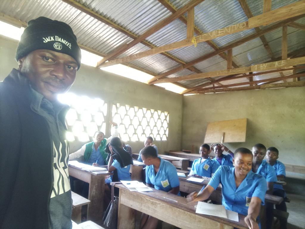 AbiluTangwa's tweet image. 🌱 Climate education promotes critical thinking and innovation, inspiring solutions to reduce carbon footprints and enhance sustainability. Let&apos;s nurture creativity for a greener tomorrow! #InnovateForChange #EcoSolutions