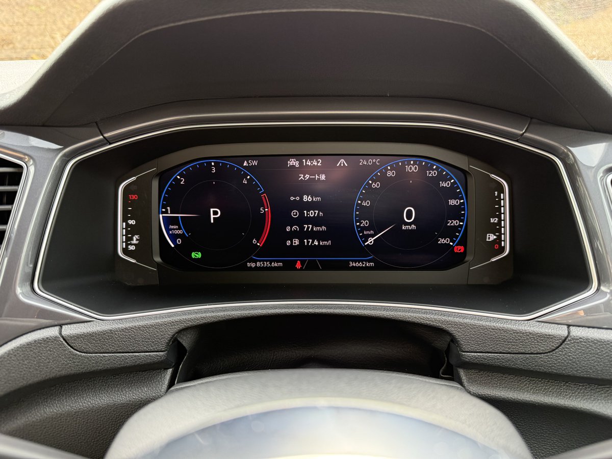 ちなみに代車の前期T-Roc。このクルマもなぜかメーター中央の表示が気付くと勝手にナビ画面に変わってる。なんでや。