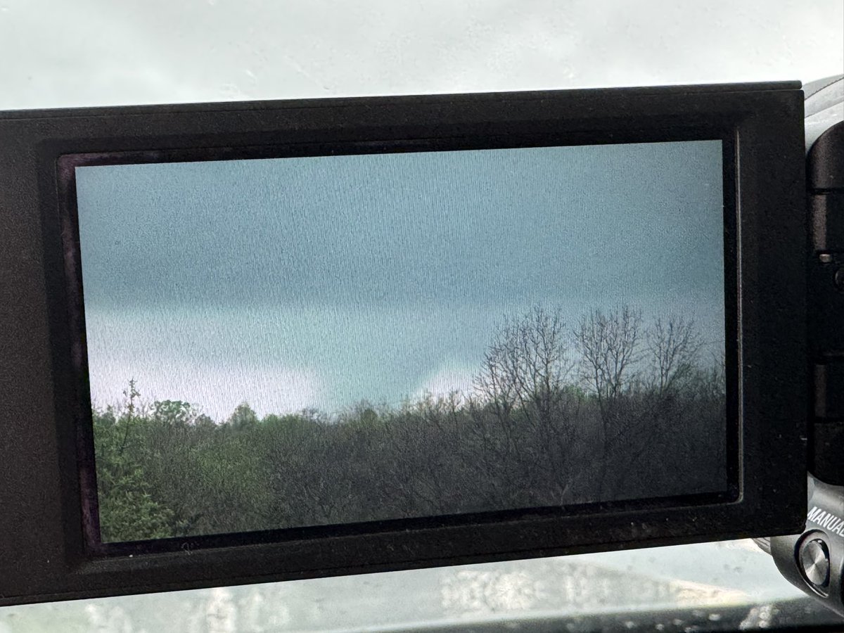 Large tornado near New Bloomfield, MO earlier today! Challenging terrain and roads made for tricky viewing, but a rewarding catch nonetheless. Worked in Madison, WI until 4am and practically drove nonstop right up this. #mowx <a href="/NWSSpringfield/">NWS Springfield</a>