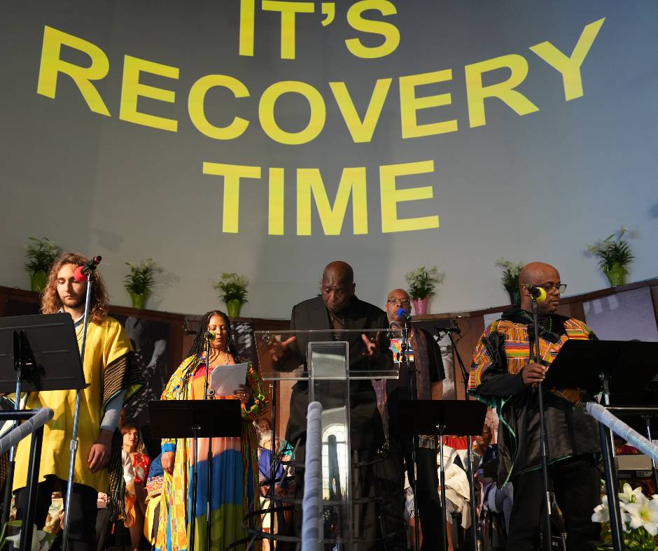 GlideChurch's tweet image. Easter at Glide Church was filled with joy and renewal. Kids ran through the sanctuary for our egg hunt, and services brought music, poetry, and connection. We were happy to celebrate with Kimberly Williams, daughter of Rev. Cecil Williams. #GlideChurch