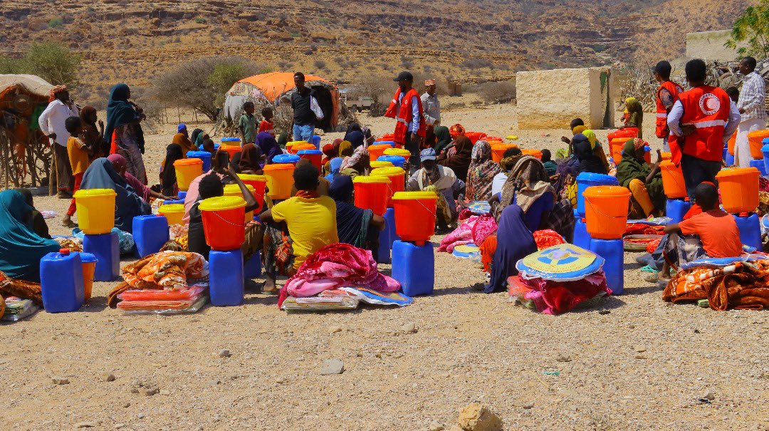 AbdulkadirAfi's tweet photo. The Somalia Red Crescent Society (#BishaCas), through the Disaster Relief Emergency Fund (#DREF), has provided emergency assistance to 1,000 conflict-affected households in the #Bari region. The support package includes both cash assistance and essential non-food items.

Due to ongoing armed conflict and persistent drought conditions, displaced families have sought refuge across several villages including Xabley, Ufayn Sare, Moqerjeerin, Kobdhexaad, Canjeel, Xarago, Baladhidin, and Geesaqabad. SRCS has mobilized immediate support measures to address this humanitarian situation.