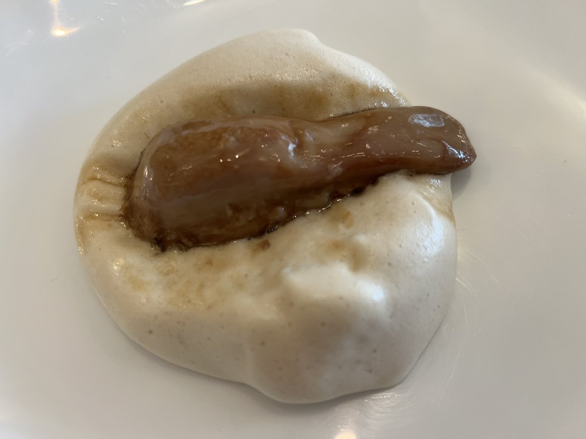 Terminando como es debido S Santa en <a href="/NeruaGBilbao/">Nerua G Bilbao</a> El bagaje tecnico de Josean y sus delicados sabores me encantan,desde su Txangurro con Erizos y Tinta,la maravillosa textura del Verdel y salsa de Salvia o todo el sabor del Cordero concentrado en su lengua y Garbanzos +Curry