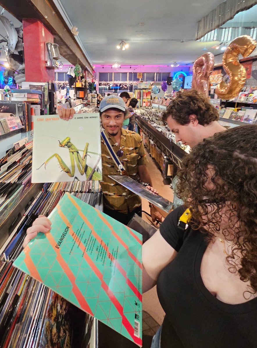 punkpuzzlepiece's tweet photo. parkavecds’ Record Store 📸
-
If your ever in the Orlando area, you gotta check out @ParkAveCDs !
For such a small location, this place has the greatest vinyl selection I’ve ever seen out of most vinyl shops! It’s got nearly EVERYTHING 🙌 https://t.co/da3oorWFuD