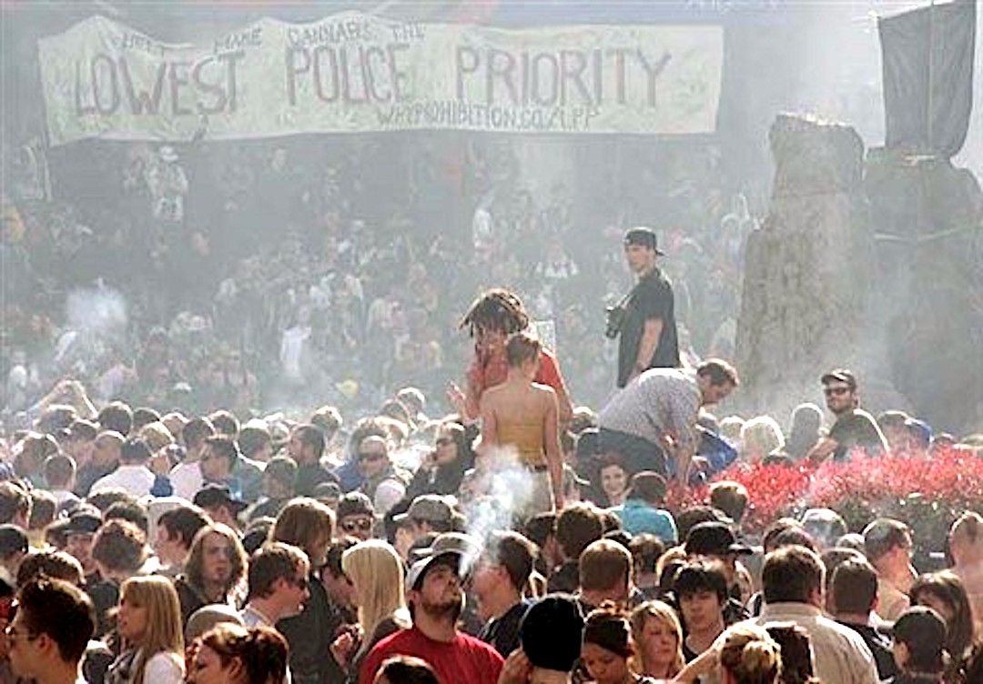 jack9simpson's tweet image. Well, thanks to @JustinTrudeau, the THC junkies don't have to disrupt the good people's April 20th days like they used to do with 420 stupid antics like this April 20th in 2009 in the No-Fun City aka Vancouver led by this git, one of @MaximeBernier's minions