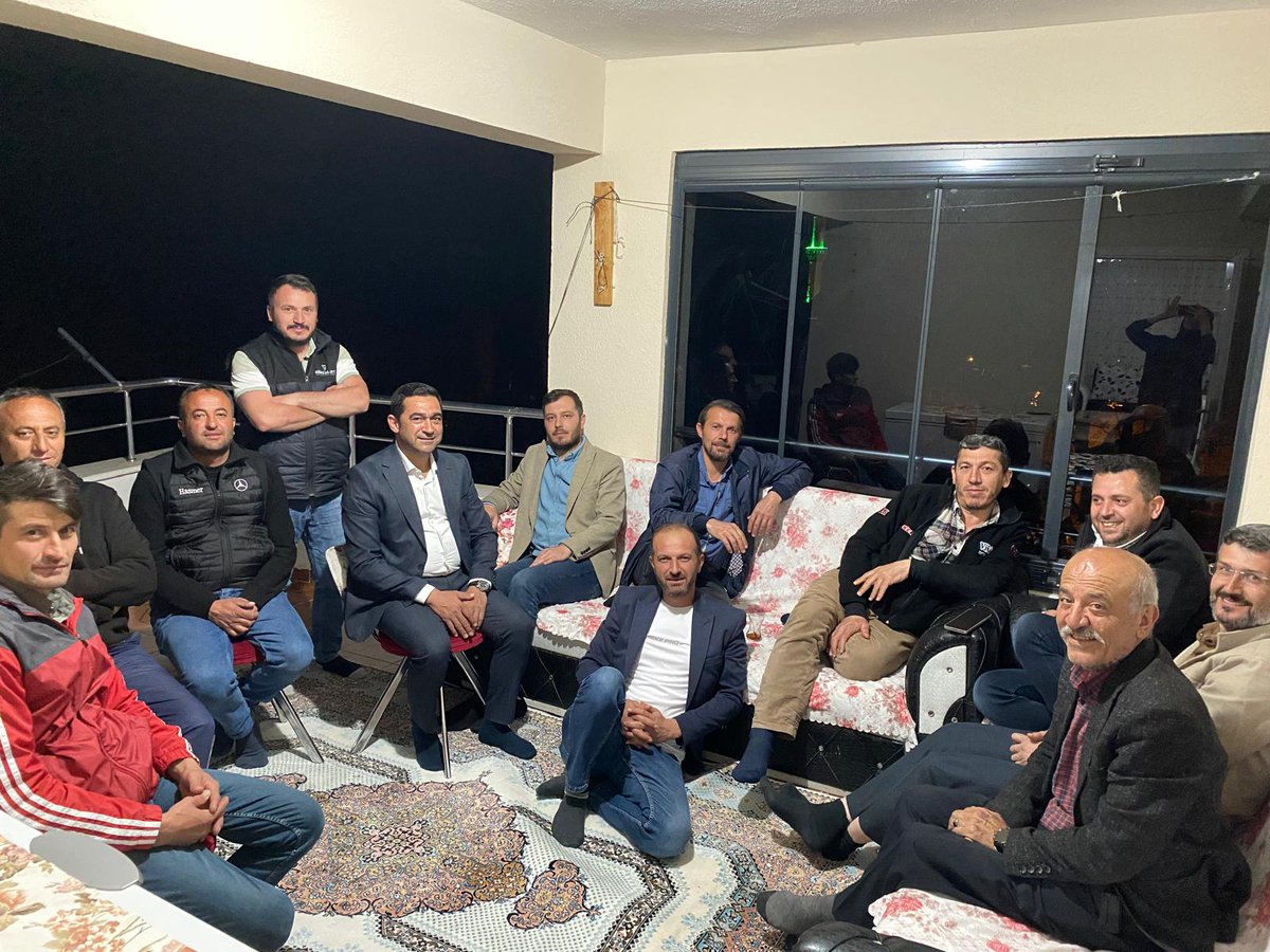 İlçe Başkanımız Mustafa Canlı ve İl Genel Meclis üyemiz Mehmet Ali OKUDAN ile beraber Yeni Mahalle de Vatandaş Soruyor, Başkan Cevaplıyor programında hemşehrilerimizle bir araya geldik.Vatandaşlarımızın sorularını dinledik, projelerimizi paylaştık
#VatandaşSoruyorBaskanCevaplıyor