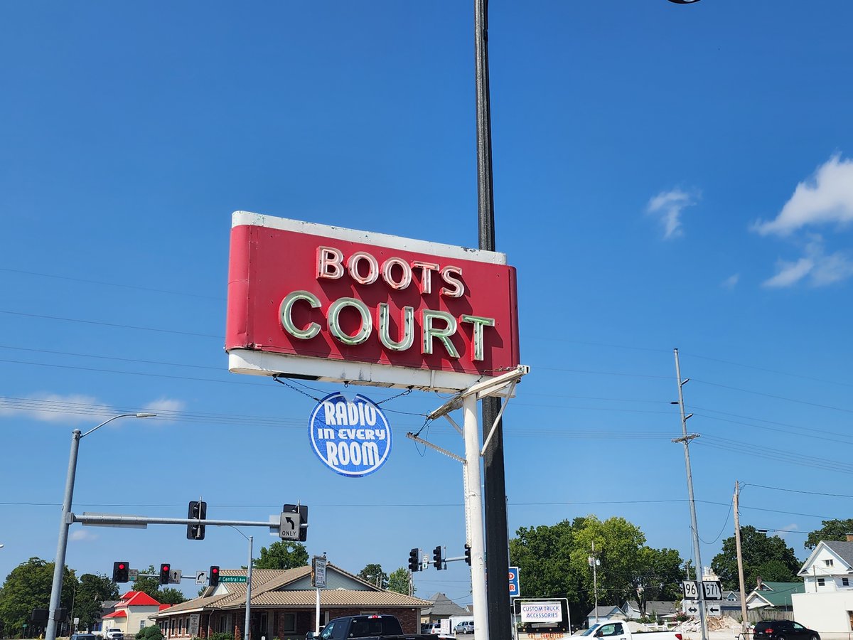 Route66relics's tweet photo. Boots Court Motel, the 66 Drive-In, and an old wooden bridge tucked along Route 66 — Carthage is full of Mother Road charm.
#Route66 #CarthageMO #BootsCourtMotel #66DriveIn #Route66Bridge https://t.co/Nys4MFwcDq