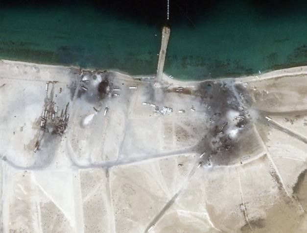 New satellite images of the Houthi port of Ras Issa in 
Yemen before and after the American strikes on April 17. The port took massive damage 👇