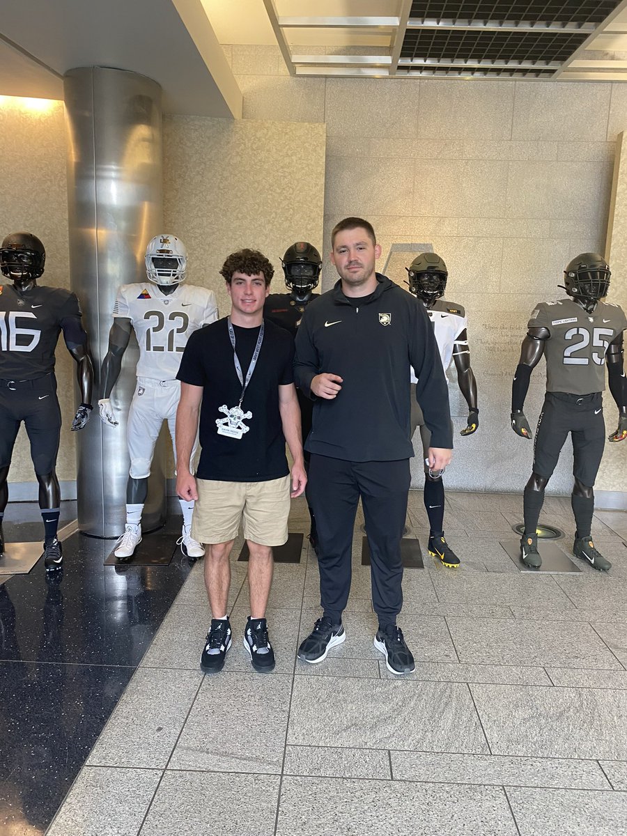 gavinreese_'s tweet image. Thank you @CoachDannyV for inviting me to come check out @ArmyWP_Football’s facilities. Thanks @CoachBeaudry for showing me around the United States Military Academy. I had a great time seeing everything. West Point is a special place!