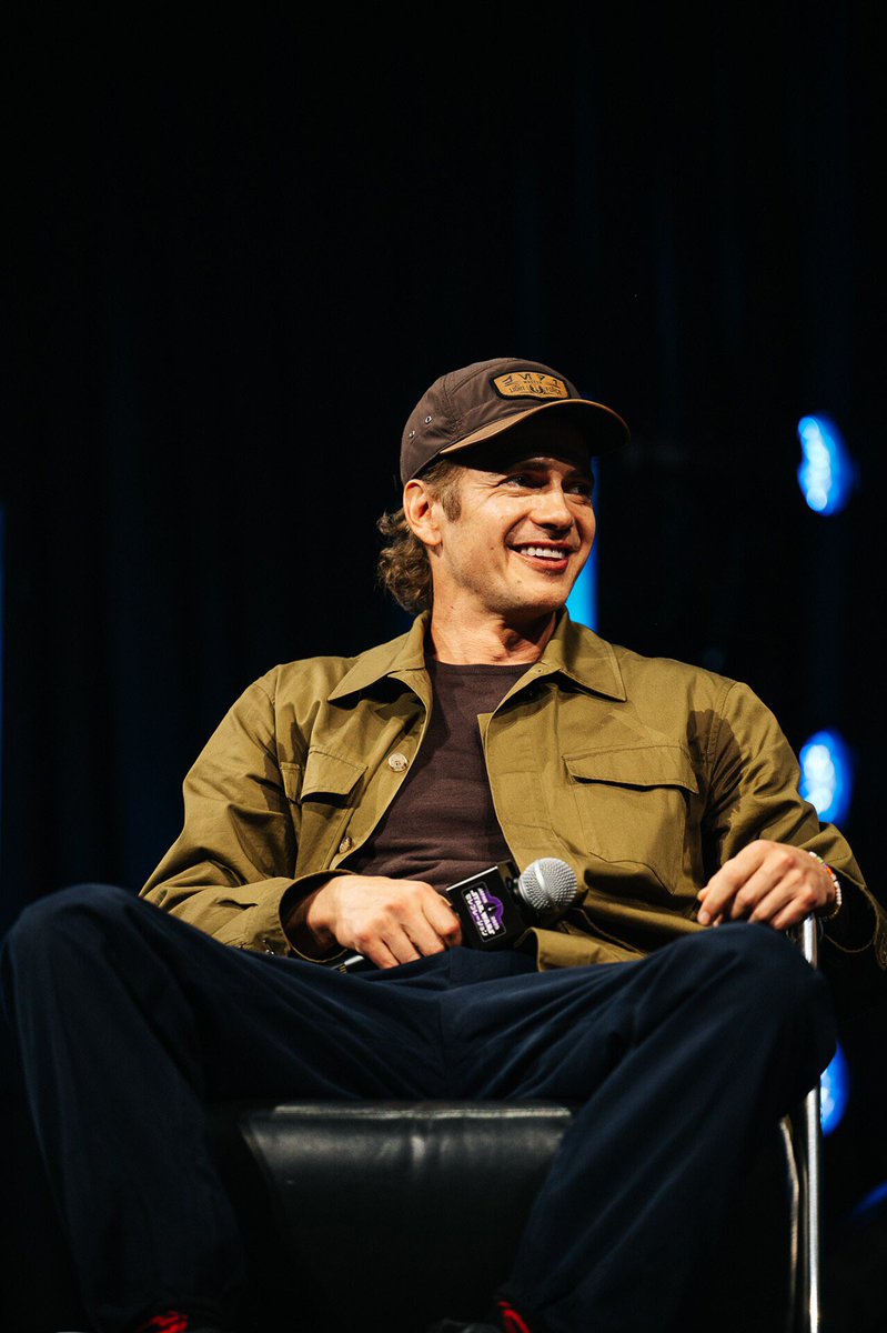 ahsokascloak's tweet photo. HAYDEN AT THE AHSOKA PANEL!!!!! https://t.co/NwLT8JhQpR