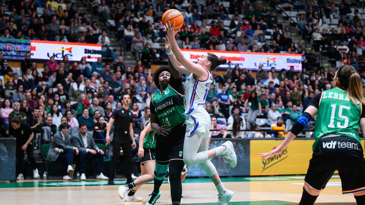 ⛹️ MVP #LFEndesa: ¡Estas han sido las mejores jugadoras de la 🇯3⃣0⃣!

1⃣ <a href="/martahh97/">Marta Hermida</a> - <a href="/Araski/">Araski AES</a> 
2⃣ <a href="/fridaelde/">Frida Eldebrink</a> - <a href="/CBJairis/">Hozono Global Jairis</a> 
3⃣ <a href="/Bethy_Mng/">Bethy Nyota Mununga</a> - <a href="/Araski/">Araski AES</a> 
4⃣ <a href="/nnekaezeigbo/">Nneka Ezeigbo</a> - <a href="/cbislascanarias/">CBIC SPAR Gran Canaria</a>
5⃣ M. Coulibaly - <a href="/Penya1930/">Club Joventut Badalona</a> 

🖐 Quinteto ideal ⬇
feb.es/2025/4/20/balo…