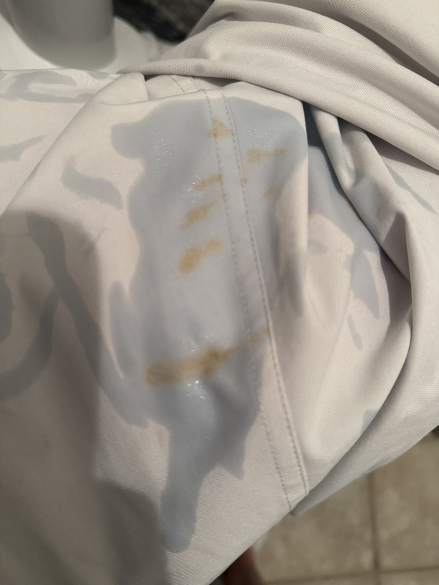 Hey <a href="/ChipotleTweets/">Chipotle</a> !  Paper bowls are a terrible idea!  Leeched right through the bottom in a 10 minute ride to my office.  $150 pants ruined.