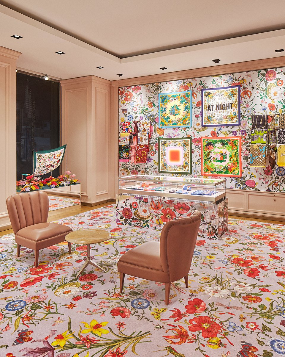At the #Gucci boutique in Beverly Hills, the #GucciFlora motif takes center stage—magnified, layered, and set in motion through the expressive lens of the #GucciEndlessNarratives library. 

Discover more on.gucci.com/_KeepItGucciTh… 
 
#GucciTheArtOfSilk