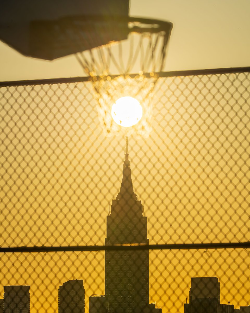 EmpireStateBldg's tweet photo. And one

📷: jonsadrgilany/IG https://t.co/iH4WaAthR9