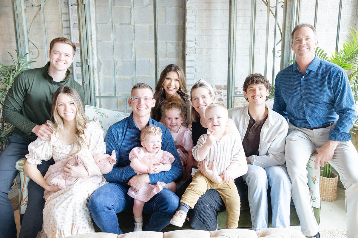 KristiNoem's tweet image. Happy Easter! Wishing Christians around the country joyful celebrations for the resurrection of our Lord and Savior.
He is risen!