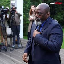 🔴Il a suffi de deux communiqués pour faire fuir Kabila de Goma, la queue sous les pattes. Ces adeptes qui avaient annoncé triomphalement son arrivée à Goma ont vite déchanté en commençant de pleurnicher qu'il n'y était pas. 
On ne badine pas avec la sûreté de l'État 💪🇨🇩