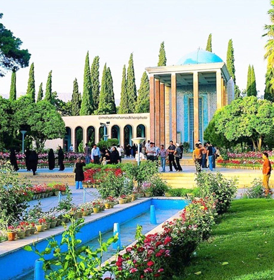 ز خاک #سعدی شیراز بوی عشق آید
هزار سال پس از مرگ وی گرش بویی

یکم اردیبهشت روز بزرگداشت ابر مرد فارسی گرامی باد
#سعدى