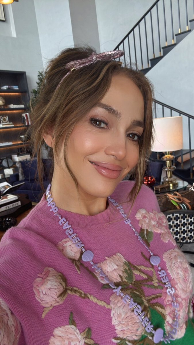 JLo's tweet image. Grateful for FaceTime on days like today. 🙏 Happy Easter from this working mama on the move! 🐰🩷🌼