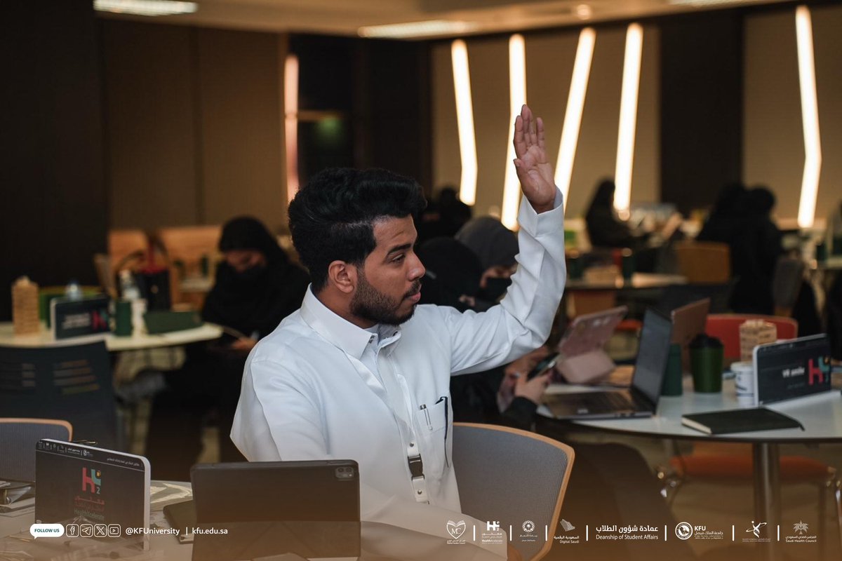 HealthXcelerate's tweet photo. يعمل العقل البشري باستمرار، ويُنتج العديد من الأفكار، منها ما هو عادي يشوبه التكرار، ومنها ما هو مميز وإبداعيّ يستحق أن يرى النور!

لذلك كانت ورشة براءة الاختراع حيث حدّثنا د.عادل الشعيبي عن الخطوات اللازمة للحصول على براءة الاختراع وتوثيق الإبداع🌟

#Healthxcelerate2
#نحن_مستقبل_العالم