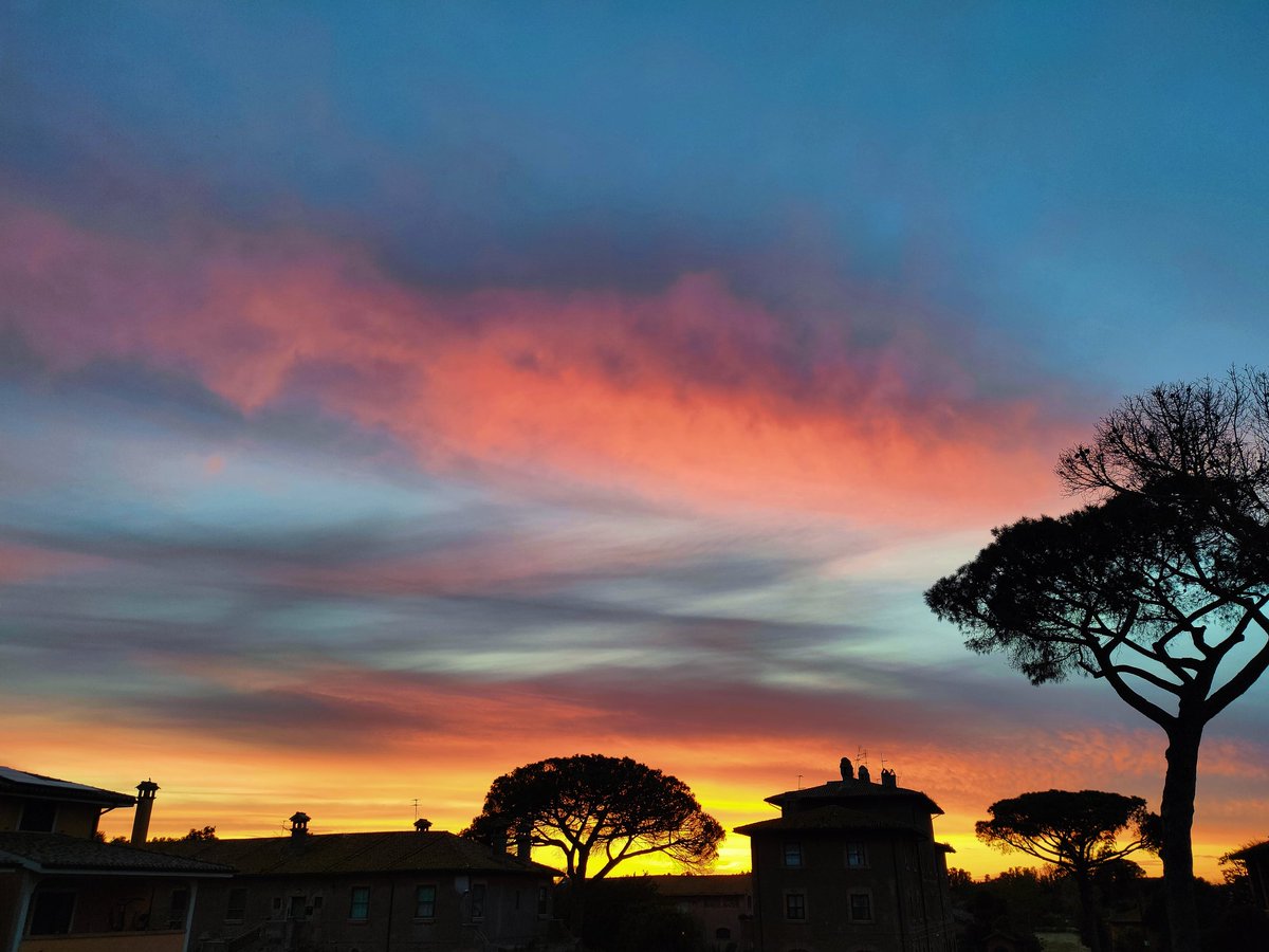 agowitter's tweet image. Easter skies! Large choise of colors @ThePhotoHour @StormHour