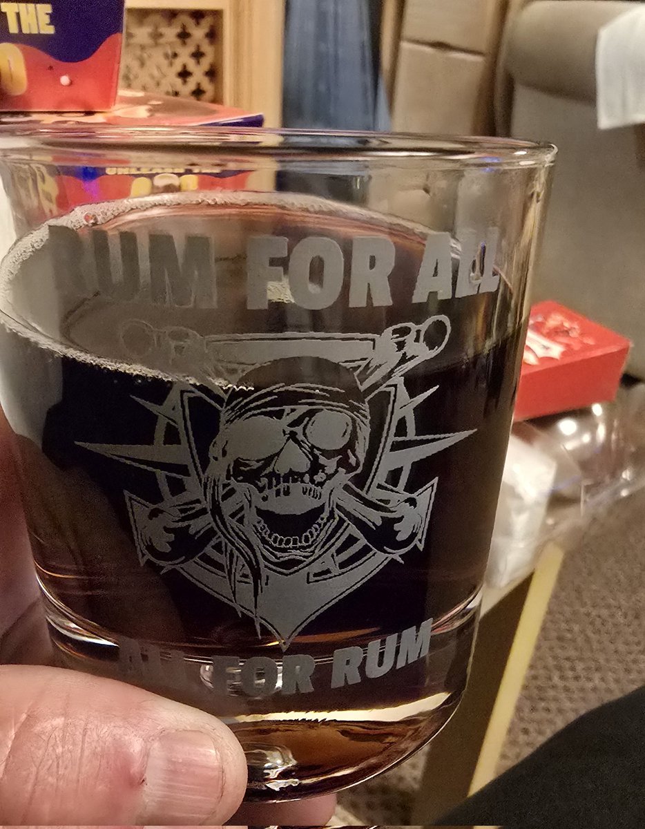 Carscoffeewatch's tweet image. It's time. Long drive back to the family who have been at the caravan while I was working. #rum #rumtime #downtime #Easter