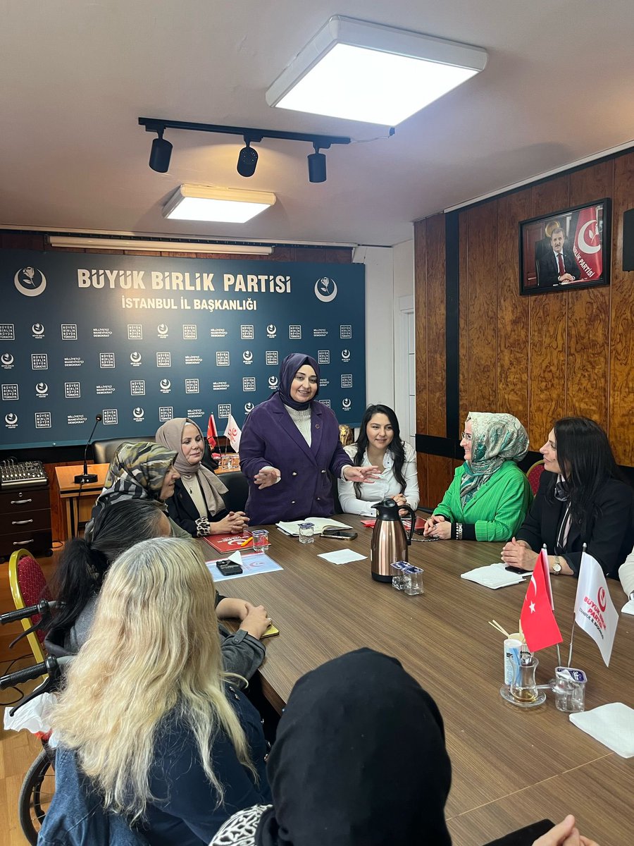 Dilek_Keskin14's tweet photo. Bugün İstanbul İl Kadın Kolları Başkanımız, İl Kadın Kolları Başkan Yardımcılarımız, ilçe kadın kolları başkanlarımız ve teşkilat mensuplarımızla verimli bir istişare programı gerçekleştirdik.

Kadın emeğinin, ortak aklın, mücadelenin ve kararlılığın bir kez daha buluştuğu bu programda; projelerimizi, hedeflerimizi ve sahaya yansıtılacak çalışmalarımızı masaya yatırdık.

Başta İstanbul İl Kadın Kolları Başkanımız olmak üzere; tüm ilçe kadın kolları başkanlarımıza ve İl Kadın Kolları yönetim kadromuza emek ve katkıları için gönülden teşekkür ederim.
@kadinkollarigm 
@bbpistanbulil 
#KadınlarlaGüçlüYarınlara
#KadınlarBİRLİKteGüçlü