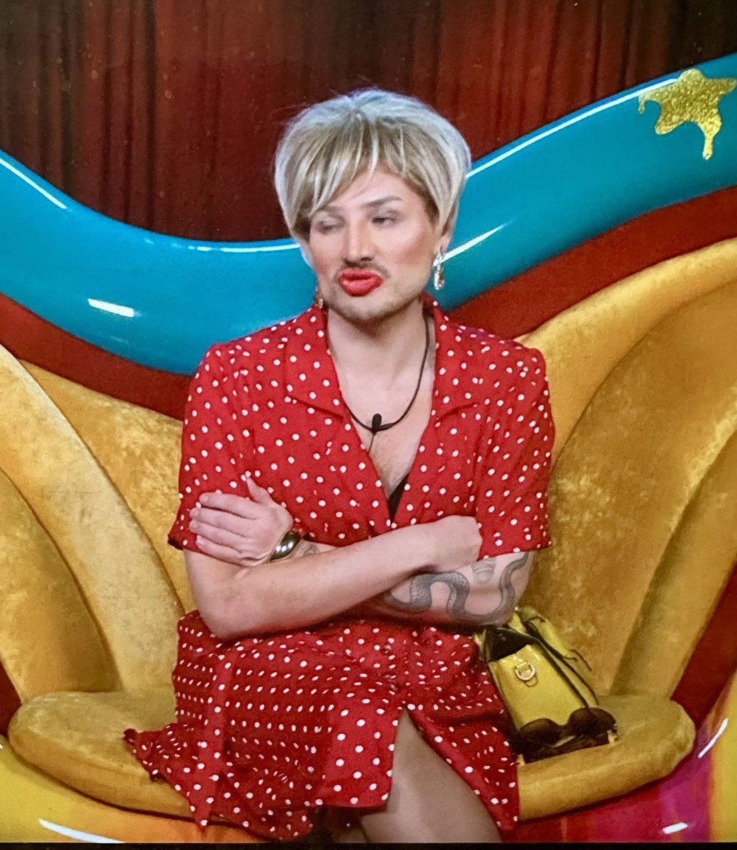 .<a href="/thedannybeard/">Danny Beard 🤡</a> killed me with this line —“I’m a woman on the edge”

#cbb #cbbuk #bbuk