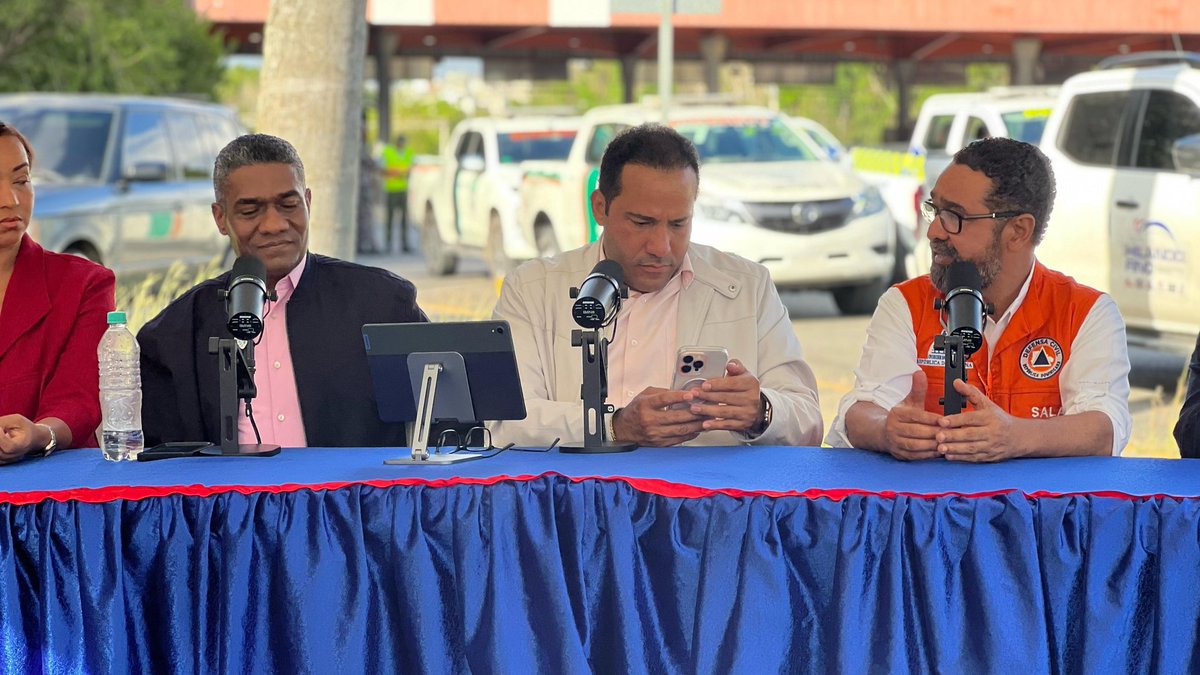El director ejecutivo de la <a href="/DefensaCivilRD/">Defensa Civil RD 🇩🇴</a>, <a href="/JuanSalasRD/">Juan Salas</a>, dijo que con la tragedia del Jet Set donde fallecieron más de 230 personas, el pueblo dominicano demostró ser fuerte y solidario.

"Desde la Defensa Civil estamos preparados para los peores escenarios", aseguró Salas.